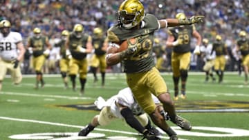 Nov 12, 2016; San Antonio, TX, USA; Notre Dame Fighting Irish wide receiver Kevin Stepherson (29) runs after the catch in the first quarter agains the Army Black Knights at the Alamodome. Mandatory Credit: Matt Cashore-USA TODAY Sports