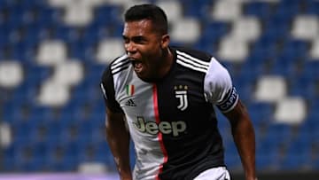 Juventus, Alex Sandro (Photo by MARCO BERTORELLO/AFP via Getty Images)