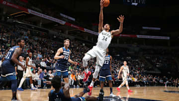 MINNEAPOLIS, MN - NOVEMBER 4: Giannis Antetokounmpo #34 of the Milwaukee Bucks drives to the basket against the Minnesota Timberwolves.Copyright 2019 NBAE (Photo by David Sherman/NBAE via Getty Images)