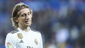VITORIA-GASTEIZ, SPAIN - OCTOBER 06: Luka Modric of Real Madrid CF reacts during the La Liga match between Deportivo Alaves and Real Madrid CF at Estadio de Mendizorroza on October 6, 2018 in Vitoria-Gasteiz, Spain. (Photo by Juan Manuel Serrano Arce/Getty Images)