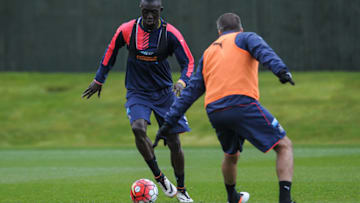 NEWCASTLE UPON TYNE, ENGLAND - APRIL 08: Papiss Cisse (L) looks to pass ball whilst Steven Taylor (R) prepares to intercept the pass during the Newcastle United Training session at The Newcastle United Training Centre on April 8, 2016 in Newcastle upon Tyne, England. (Photo by Serena Taylor/Newcastle United via Getty Images)