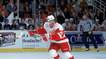 25 Oct 2000: Pat Verbeek #15 of the Detroit Red Wings skates down the ice during the game against the Tampa Bay Lightning at the Joe Louis Arena in Detroit, Michigan. The Red Wings defeated the Lightning 5-1.Mandatory Credit: Tom Pidgeon /Allsport