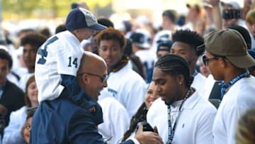Coach James Franklin speaks to the recruits as he enters Beaver Stadium, Saturday, September 29, 2018.Ydr Cc92918 Psurecruits