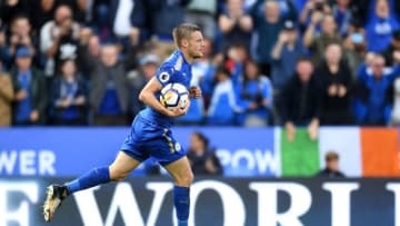 LEICESTER, ENGLAND - SEPTEMBER 09: Jamie Vardy of Leicester City celebrates scoring his sides first goal during the Premier League match between Leicester City and Chelsea at The King Power Stadium on September 9, 2017 in Leicester, England. (Photo by Michael Regan/Getty Images)