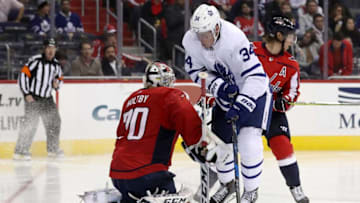 WASHINGTON, DC - OCTOBER 17: Auston Matthews #34 of the Toronto Maple Leafs skates into goalie Braden Holtby #70 of the Washington Capitals in the third period at Capital One Arena on October 17, 2017 in Washington, DC. (Photo by Rob Carr/Getty Images)