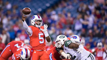 ORCHARD PARK, NY - SEPTEMBER 15: Tyrod Taylor No. 5 of the Buffalo Bills passes the ball during the second half against the New York Jets on September 15, 2016 at New Era Field in Orchard Park, New York. New York defeats Buffalo 37-31. (Photo by Brett Carlsen/Getty Images)