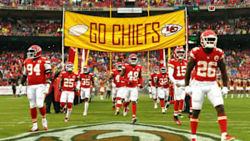 KANSAS CITY, MO - OCTOBER 07: Kansas City Chiefs players run onto the field during introductions prior to the game against the Jacksonville Jaguars at Arrowhead Stadium on October 7, 2018 in Kansas City, Missouri. (Photo by Jamie Squire/Getty Images)