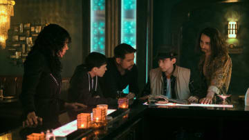 The Umbrella Academy. (L to R) Emmy Raver-Lampman as Allison Hargreeves, Elliot Page as Viktor Hargreeves, David Castaeda as Diego Hargreeves, Aidan Gallagher as Number Five, Robert Sheehan as Klaus Hargreeves in episode 302 of The Umbrella Academy. Cr. Christos Kalohoridis/Netflix © 2022