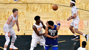 Karl-Anthony Towns of the Minnesota Timberwolves passes the ball behind his back against the Orlando Magic. (Photo by Douglas P. DeFelice/Getty Images)