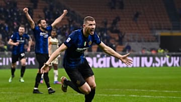 STADIO GIUSEPPE MEAZZA, MILAN, ITALY - 2022/01/22: Edin Dzeko of FC Internazionale celebrates after scoring the winning goal during the Serie A football match between FC Internazionale and Venezia FC. FC Internazionale won 2-1 over Venezia FC. (Photo by Nicolò Campo/LightRocket via Getty Images)