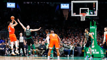 BOSTON, MASSACHUSETTS - MARCH 08: Danilo Gallinari #8 of the Oklahoma City Thunder shots over Gordon Hayward #20 of the Boston Celtics during the fourth quarter of the game at TD Garden on March 08, 2020 in Boston, Massachusetts. NOTE TO USER: User expressly acknowledges and agrees that, by downloading and or using this photograph, User is consenting to the terms and conditions of the Getty Images License Agreement. (Photo by Omar Rawlings/Getty Images)