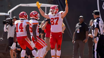 OAKLAND, CA - SEPTEMBER 15: Travis Kelce #87 of the Kansas City Chiefs celebrates with teammates after he caught a touchdown pass against the Oakland Raiders during the second quarter of an NFL football game at RingCentral Coliseum on September 15, 2019 in Oakland, California. (Photo by Thearon W. Henderson/Getty Images)