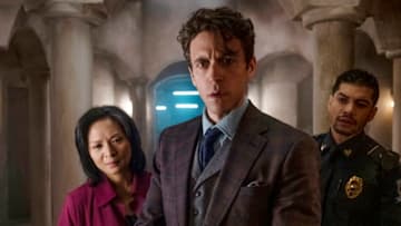 DAN BROWN'S THE LOST SYMBOL -- "Pilot" Episode 101 -- Pictured: (l-r) Sumalee Montano as Agent Sato, Ashley Zukerman as Robert Langdon, Rick Gonzalez as Nunez -- (Photo by: Rafy/Peacock)