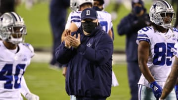 PHILADELPHIA, PENNSYLVANIA - NOVEMBER 01: Head coach Mike McCarthy of the Dallas Cowboys (Photo by Elsa/Getty Images)