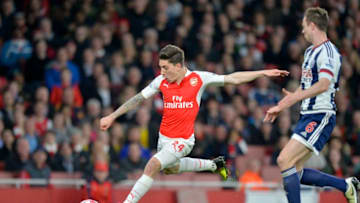 LONDON, ENGLAND - APRIL 21: Hector Bellerin of Arsenal in action during the Barclays Premier League match between Arsenal and West Bromwich Albion at the Emirates Stadium, on April 21, 2016 in London, England. (Photo by Adam Fradgley - AMA/WBA FC via Getty Images)