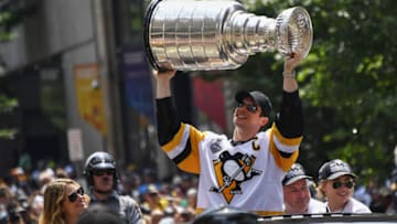 PITTSBURGH, PA - JUNE 14: Pittsburgh Penguins center Sidney Crosby (87) hoists the Stanley Cup in celebration during the 2017 Pittsburgh Penguins Stanley Cup Champion Victory Parade on June 14, 2017 in Pittsburgh, PA. (Photo by Jeanine Leech/Icon Sportswire via Getty Images)