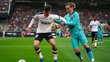 VALENCIA, SPAIN - JANUARY 25: Ferran Torres of Valencia competes for the ball with Antoine Griezmann of Barcelona during the Liga match between Valencia CF and FC Barcelona at Estadio Mestalla on January 25, 2020 in Valencia, Spain. (Photo by Quality Sport Images/Getty Images)
