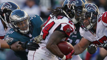 PHILADELPHIA, PA - NOVEMBER 13: Jordan Hicks #58 of the Philadelphia Eagles attempts to grab Devonta Freeman #24 of the Atlanta Falcons during a game at Lincoln Financial Field on November 13, 2016 in Philadelphia, Pennsylvania. (Photo by Rich Schultz/Getty Images)