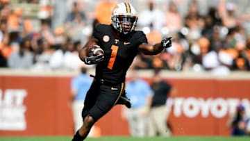 Tennessee wide receiver Velus Jones Jr. (1) points to a South Carolina defender as he runs downfield in the NCAA college football game between the Tennessee Volunteers and the South Carolina Gamecocks in Knoxville, Tenn. on Saturday, October 9, 2021.Utvsc1007