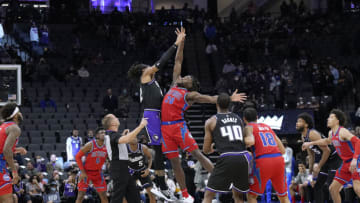 Richaun Holmes #22 of the Sacramento Kings and Isaiah Stewart #28 of the Detroit Pistons. (Photo by Thearon W. Henderson/Getty Images)