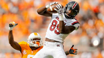 KNOXVILLE, TN - OCTOBER 14: Bryan Edwards #89 of the South Carolina Gamecocks makes a catch defended by Shaq Wiggins #6 of the Tennessee Volunteers during the first half at Neyland Stadium on October 14, 2017 in Knoxville, Tennessee. (Photo by Michael Reaves/Getty Images)