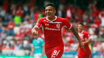 TOLUCA, MEXICO - OCTOBER 28: Alexis Vega (L) of Toluca celebrates after scoring the first goal of his team during a 14th round match between during the 14th round match between Toluca and Queretaro as part of the Torneo Apertura 2018 Liga MX at Nemesio Diez Stadium on October 28, 2018 in Toluca, Mexico. (Photo by Mauricio Castillo/Jam Media/Getty Images)