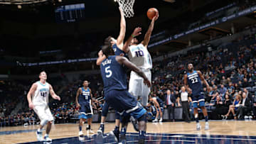 MINNEAPOLIS, MN - NOVEMBER 5: Michael Carter-Williams #10 of the Charlotte Hornets goes to the basket against the Minnesota Timberwolves on November 5, 2017 at Target Center in Minneapolis, Minnesota. NOTE TO USER: User expressly acknowledges and agrees that, by downloading and or using this Photograph, user is consenting to the terms and conditions of the Getty Images License Agreement. Mandatory Copyright Notice: Copyright 2017 NBAE (Photo by David Sherman/NBAE via Getty Images)