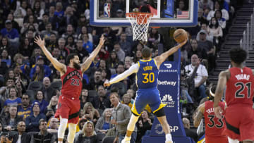 SAN FRANCISCO, CALIFORNIA - JANUARY 27: Stephen Curry #30 of the Golden State Warriors goes up for a layup against Fred VanVleet #23 of the Toronto Raptors during the second quarter at Chase Center on January 27, 2023 in San Francisco, California. NOTE TO USER: User expressly acknowledges and agrees that, by downloading and or using this photograph, User is consenting to the terms and conditions of the Getty Images License Agreement. (Photo by Thearon W. Henderson/Getty Images)