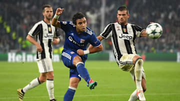 TURIN, ITALY - NOVEMBER 02: Rafael (L) of Olympique Lyonnais in action against Stefano Sturaro of Juventus during the UEFA Champions League Group H match between Juventus and Olympique Lyonnais at Juventus Stadium on November 2, 2016 in Turin, Italy. (Photo by Valerio Pennicino/Getty Images)