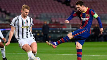 Barcelona's Argentinian forward Lionel Messi (R) challenges Juventus' Dutch defender Matthijs De Ligt. (Photo by JOSEP LAGO/AFP via Getty Images)
