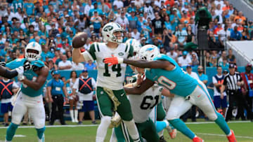 Sam Darnold #14 of the New York Jets (Photo by Cliff Hawkins/Getty Images)