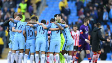 MANCHESTER, ENGLAND - OCTOBER 23: Manchester City players gather after the full time whistle during the Premier League match between Manchester City and Southampton at Etihad Stadium on October 23, 2016 in Manchester, England. (Photo by Michael Regan/Getty Images)