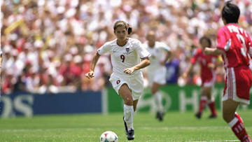 PASADENA - JULY 10: Mia Hamm #9 of Team USA dribbles the ball up the field during the FIFA Women's World Cup against Team China at the Rose Bowl on July 10, 1999 in Pasadena, California. Team USA defeated Team China 5-4 in sudden death after two overtimes. (Photo by Jed Jacobsohn/Getty Images)