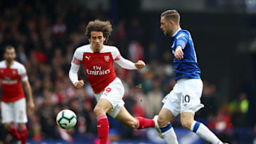 LIVERPOOL, ENGLAND - APRIL 07: Gylfi Sigurdsson of Everton (R) challenges for the ball with Matteo Guendouzi of Arsenal during the Premier League match between Everton FC and Arsenal FC at Goodison Park on April 07, 2019 in Liverpool, United Kingdom. (Photo by Clive Brunskill/Getty Images)