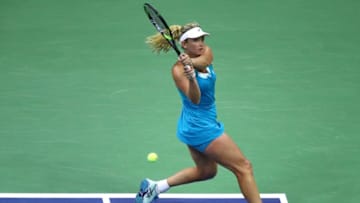 NEW YORK, NY - SEPTEMBER 07: CoCo Vandeweghe of the United States returns a shot against Madison Keys of the United States during their Women's Singles Semifinal match on Day Eleven of the 2017 US Open at the USTA Billie Jean King National Tennis Center on September 7, 2017 in the Flushing neighborhood of the Queens borough of New York City. (Photo by Clive Brunskill/Getty Images)