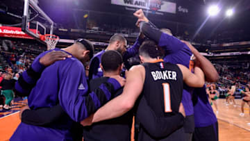 PHOENIX, AZ - MARCH 17: The Phoenix Suns huddle up before the game against the Orlando Magic on March 17, 2017 at Talking Stick Resort Arena in Phoenix, Arizona. NOTE TO USER: User expressly acknowledges and agrees that, by downloading and or using this photograph, user is consenting to the terms and conditions of the Getty Images License Agreement. Mandatory Copyright Notice: Copyright 2017 NBAE (Photo by Barry Gossage/NBAE via Getty Images)