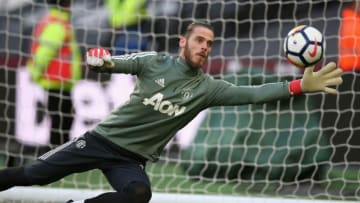 LONDON, ENGLAND - MAY 10: David De Gea of Manchester United warms up prior to the Premier League match between West Ham United and Manchester United at London Stadium on May 10, 2018 in London, England. (Photo by Steve Bardens/Getty Images)