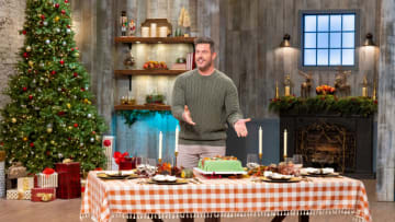 Host Jesse Palmer presents Thanksgiving table cakes challenge, as seen on Holiday Baking Championship, Season 10.