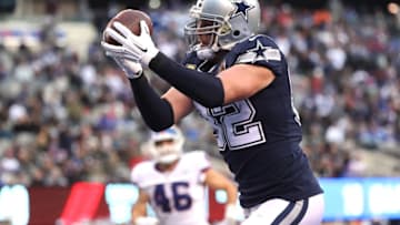 EAST RUTHERFORD, NEW JERSEY - DECEMBER 10: Jason Witten #82 of the Dallas Cowboys catches a 20 yard pass to score a touchdown against the New York Giants in the fourth quarter during the game at MetLife Stadium on December 10, 2017 in East Rutherford, New Jersey. (Photo by Elsa/Getty Images)