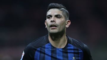 MILAN, ITALY - NOVEMBER 28: Ever Banega of FC Internazionale in action during the Serie A match between FC Internazionale and ACF Fiorentina at Stadio Giuseppe Meazza on November 28, 2016 in Milan, Italy. (Photo by Marco Luzzani - Inter/Inter via Getty Images)