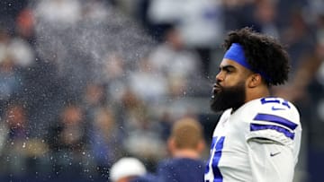 ARLINGTON, TEXAS - NOVEMBER 22: Ezekiel Elliott #21 of the Dallas Cowboys spits water during warmups before the game against the Washington Redskins at AT&T Stadium on November 22, 2018 in Arlington, Texas. (Photo by Richard Rodriguez/Getty Images)