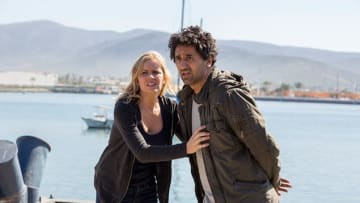 Madison Clark (Kim Dickens) and Travis Manawa (Cliff Curtis) in S2E5Photo credit: Peter Iovino/AMC, Fear The Walking Dead