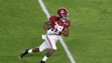 MIAMI GARDENS, FLORIDA - JANUARY 11: Jaylen Waddle #17 of the Alabama Crimson Tide (Photo by Michael Reaves/Getty Images)