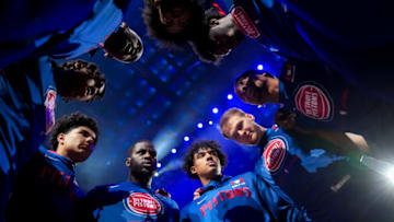 The Detroit Pistons huddle (Photo by Nic Antaya/Getty Images)
