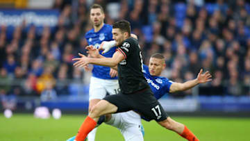 LIVERPOOL, ENGLAND - DECEMBER 07: Mateo Kovacic of Chelsea is challenged by Richarlison of Everton during the Premier League match between Everton FC and Chelsea FC at Goodison Park on December 07, 2019 in Liverpool, United Kingdom. (Photo by Alex Livesey/Getty Images)
