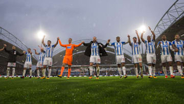 HUDDERSFIELD, ENGLAND - OCTOBER 21: Huddersfield Town players celebrate at full time during the Premier League match between Huddersfield Town and Manchester United at John Smith's Stadium on October 21, 2017 in Huddersfield, England. (Photo by Robbie Jay Barratt - AMA/Getty Images)