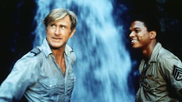 Kino. Verschollen im Pazifik, (LOST FLIGHT), USA, 1969, Regie: Leonard Horn, LLOYD BRIDGES, BILLY DEE WILLIAMS, Stichwort: Wasserfall. (Photo by FilmPublicityArchive/United Archives via Getty Images)
