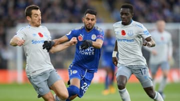 LEICESTER, ENGLAND - OCTOBER 29: Riyad Mahrez of Leicester City battles with Leighton Baines and Idrissa Gueye of Everton during the Premier League match between Leicester City and Everton at The King Power Stadium on October 29, 2017 in Leicester, England. (Photo by Shaun Botterill/Getty Images)