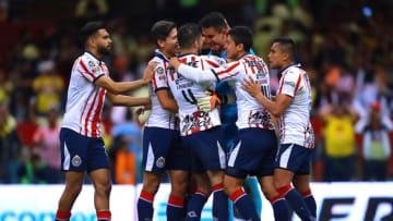MEXICO CITY, MEXICO - SEPTEMBER 30: Raul Gudiño #1 of Chivas celebrates with teammates after stopping a penalty kick during the 11th round match between America and Chivas as part of the Torneo Apertura 2018 Liga MX at Azteca Stadium on September 30, 2018 in Mexico City, Mexico. (Photo by Hector Vivas/Getty Images)