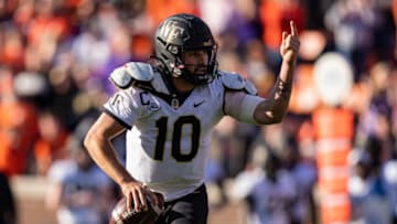 CLEMSON, SOUTH CAROLINA - NOVEMBER 20: Quarterback Sam Hartman #10 of the Wake Forest Demon Deacons looks to pass against the Clemson Tigers during their game at Clemson Memorial Stadium on November 20, 2021 in Clemson, South Carolina. (Photo by Jacob Kupferman/Getty Images)